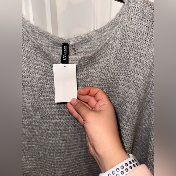 Grey NwT H&M sweater top size small - Picture 4 of 4